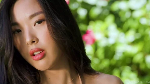 Asian Beauty Queen Elle Lee Poolside Romp